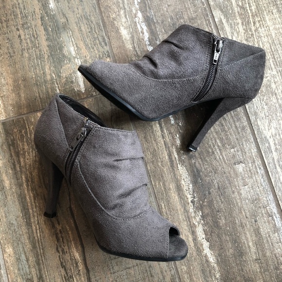MOSSIMO faux suede scrunched shootie bootie peep toe heels size 6 - Picture 8 of 9